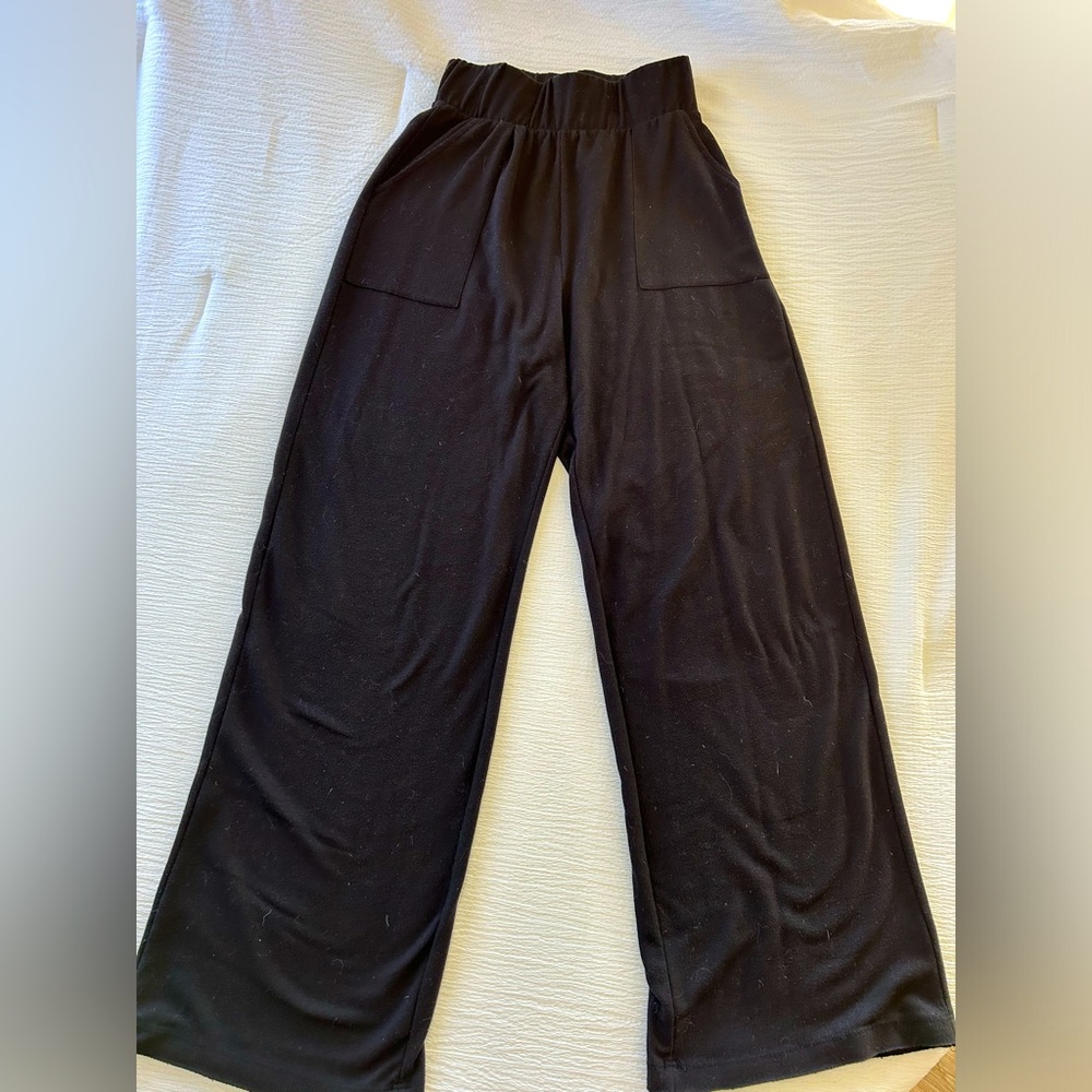 Black Savvi sweatpants. Good quality and soft fabric.